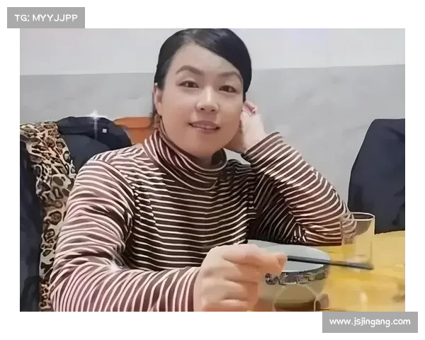 《柴桑小峰曝内幕:许敏与郭威亲情破裂的真相揭开,田静人设崩塌背后》 《柴桑小峰曝内幕:许敏与郭威亲情破裂的真相揭开,田静人设崩塌背后》